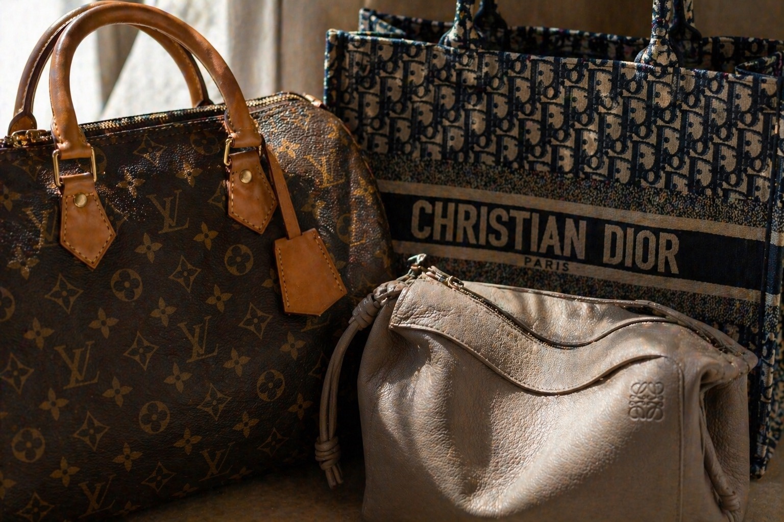 Best Travel Bags for 2026: Airport, Weekend, and City Break Outfits bag detail illustration